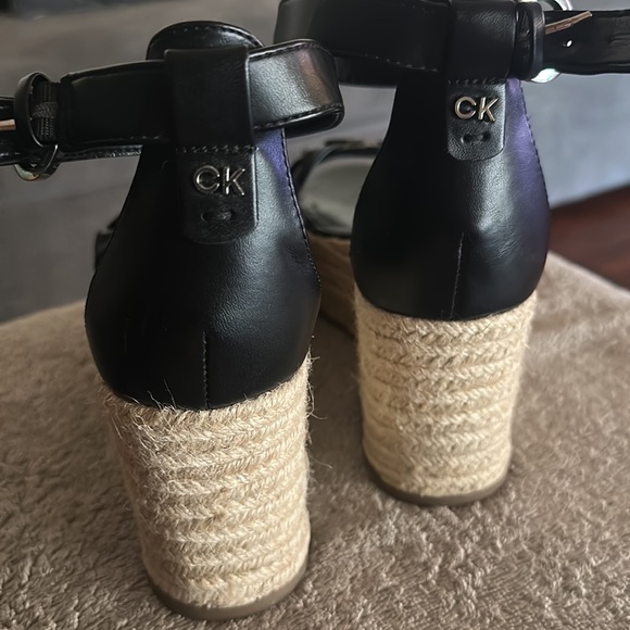 Calvin Klein platform sandals in great condition - Picture 6 of 6